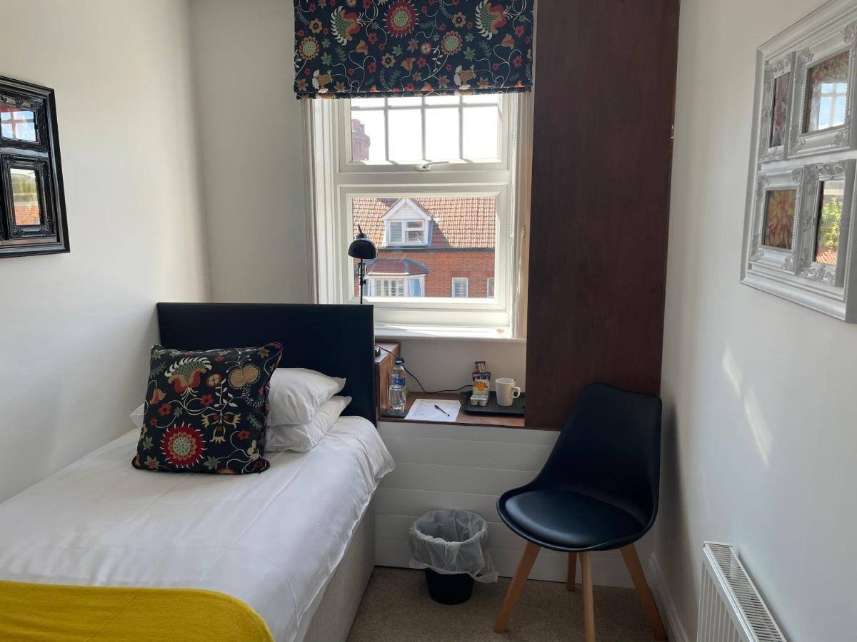 Holway House Bed & Breakfast Шерингам Екстериор снимка