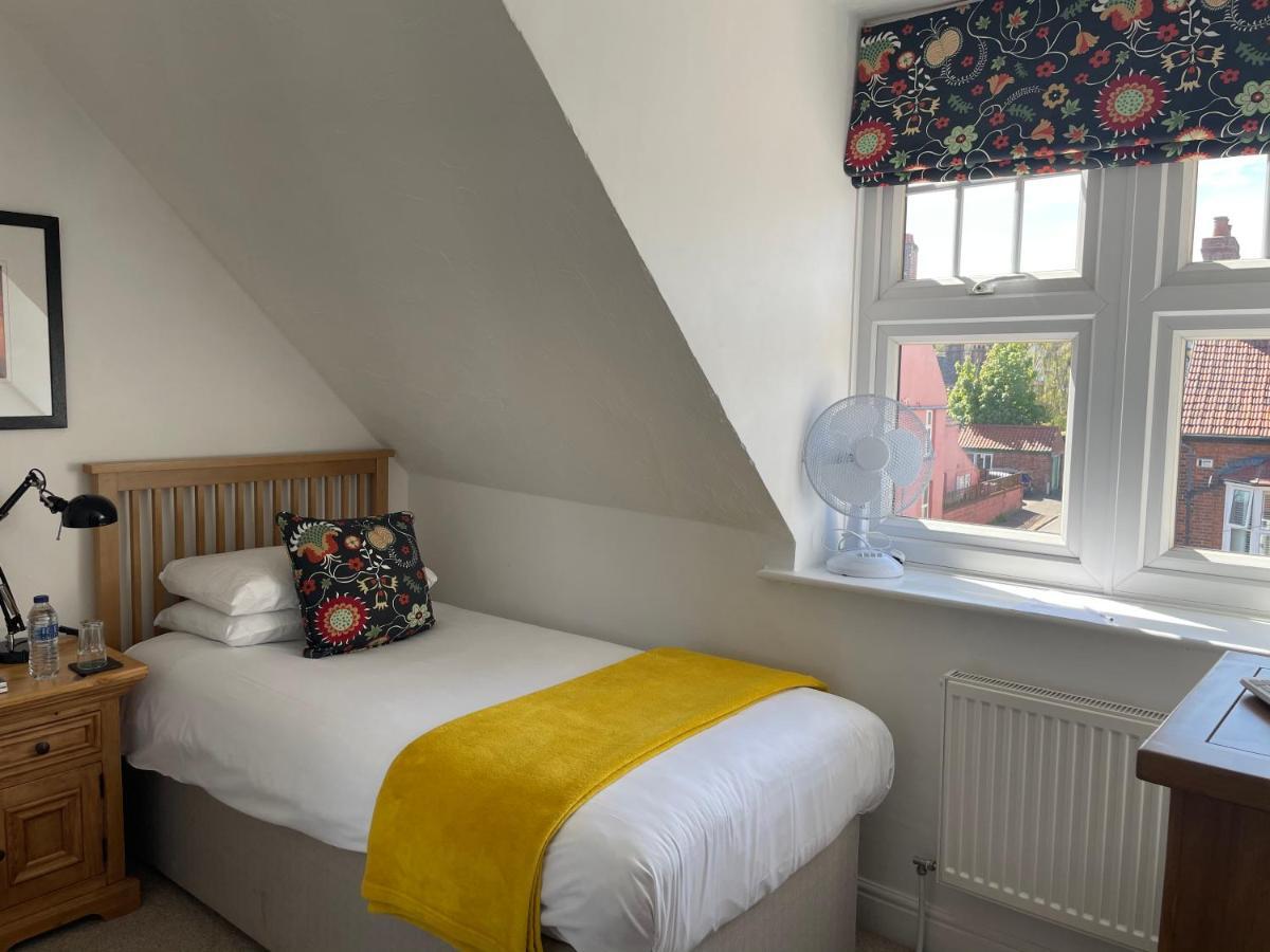 Holway House Bed & Breakfast Шерингам Екстериор снимка
